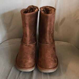 POP Brown Plush Boots